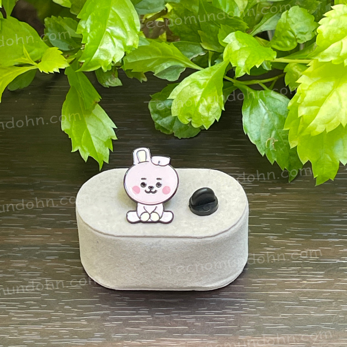 Broche Bt21