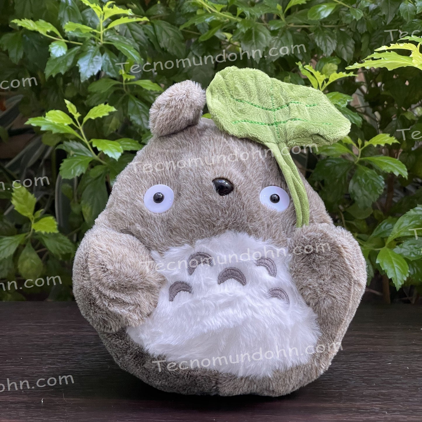 Peluche Totoro hoja| Studio Ghibli