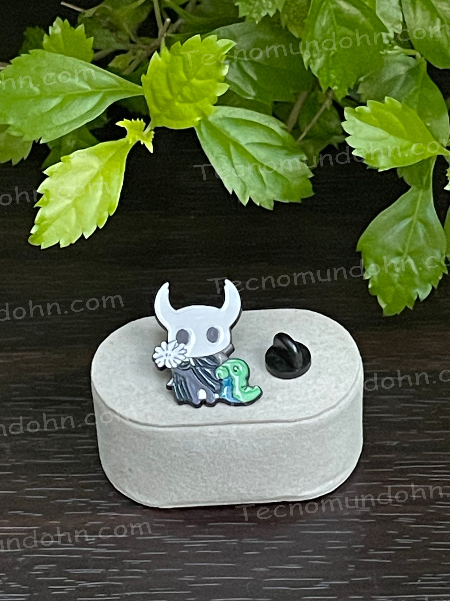 Broche Hollow Knight 01
