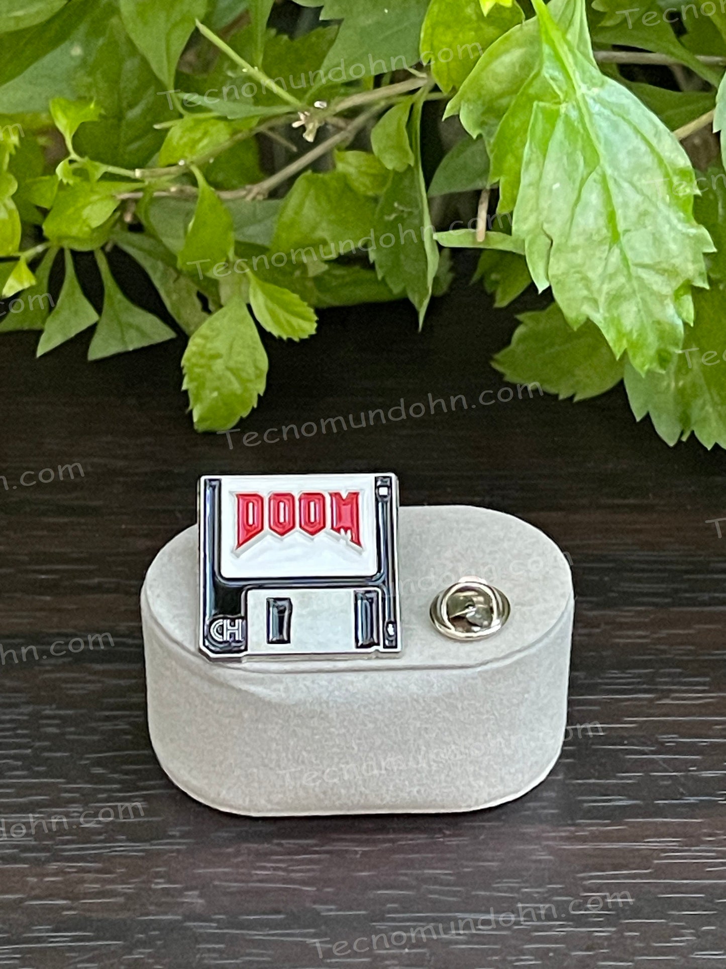 Broche Disquete Con Logotipo Doom
