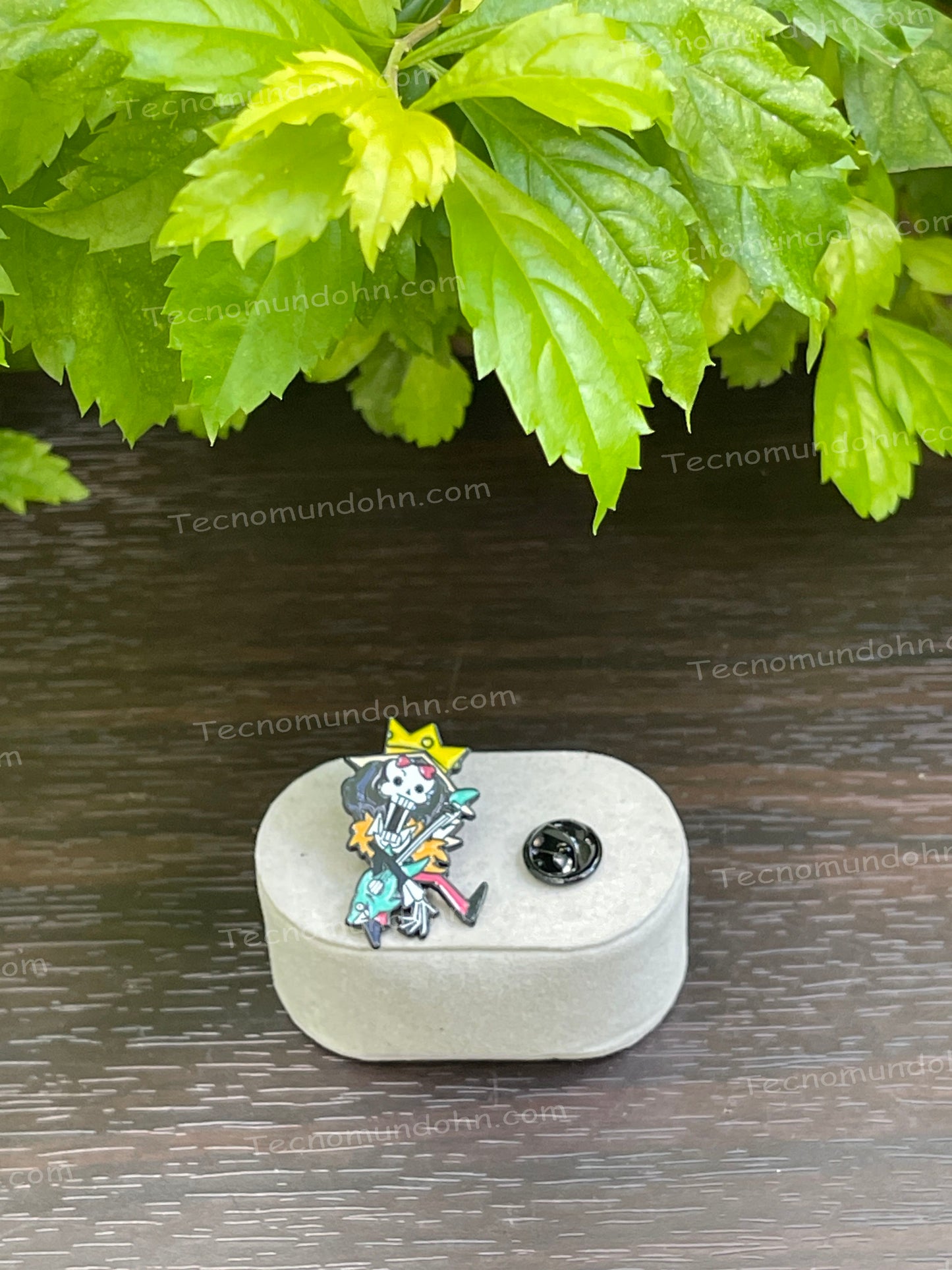 Pin Brook | One Piece